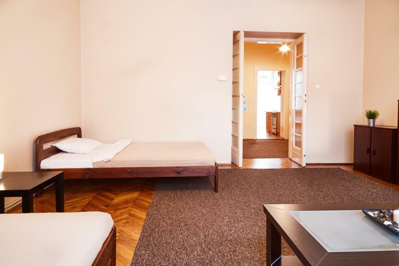 Calm Pedzichow Street Apartment *